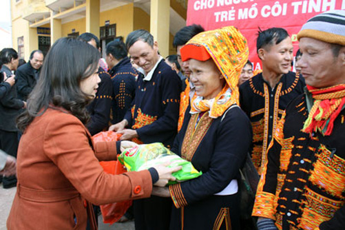 Nhiều hoạt động chăm lo Tết cho người nghèo 